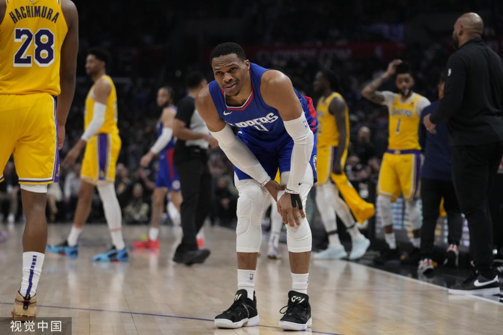 崭露头角的 崭露头角的